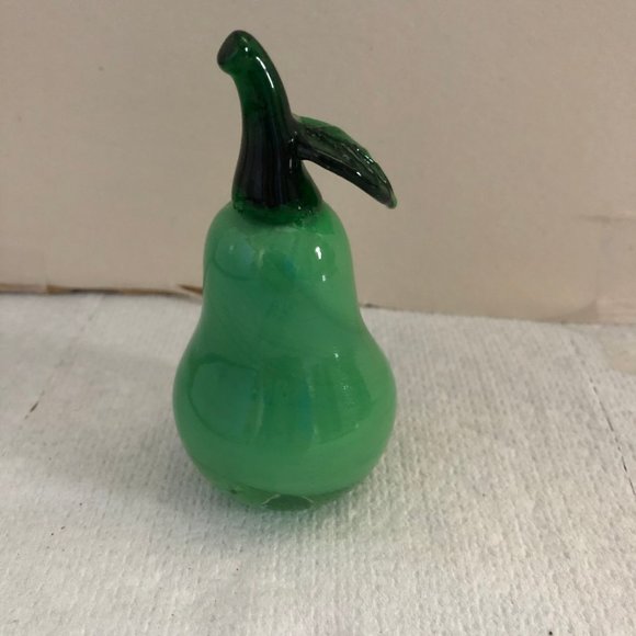 Hand Blown Art Glass Green Pear with leaf Fruit figurine paperweight home decor - Picture 2 of 5